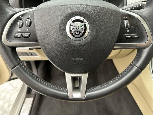 Used 2012 Jaguar XF image 14