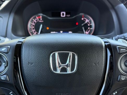 Used 2016 Honda Pilot Touring image 26