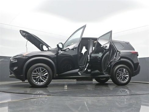 Used 2023 Nissan Rogue S image 59