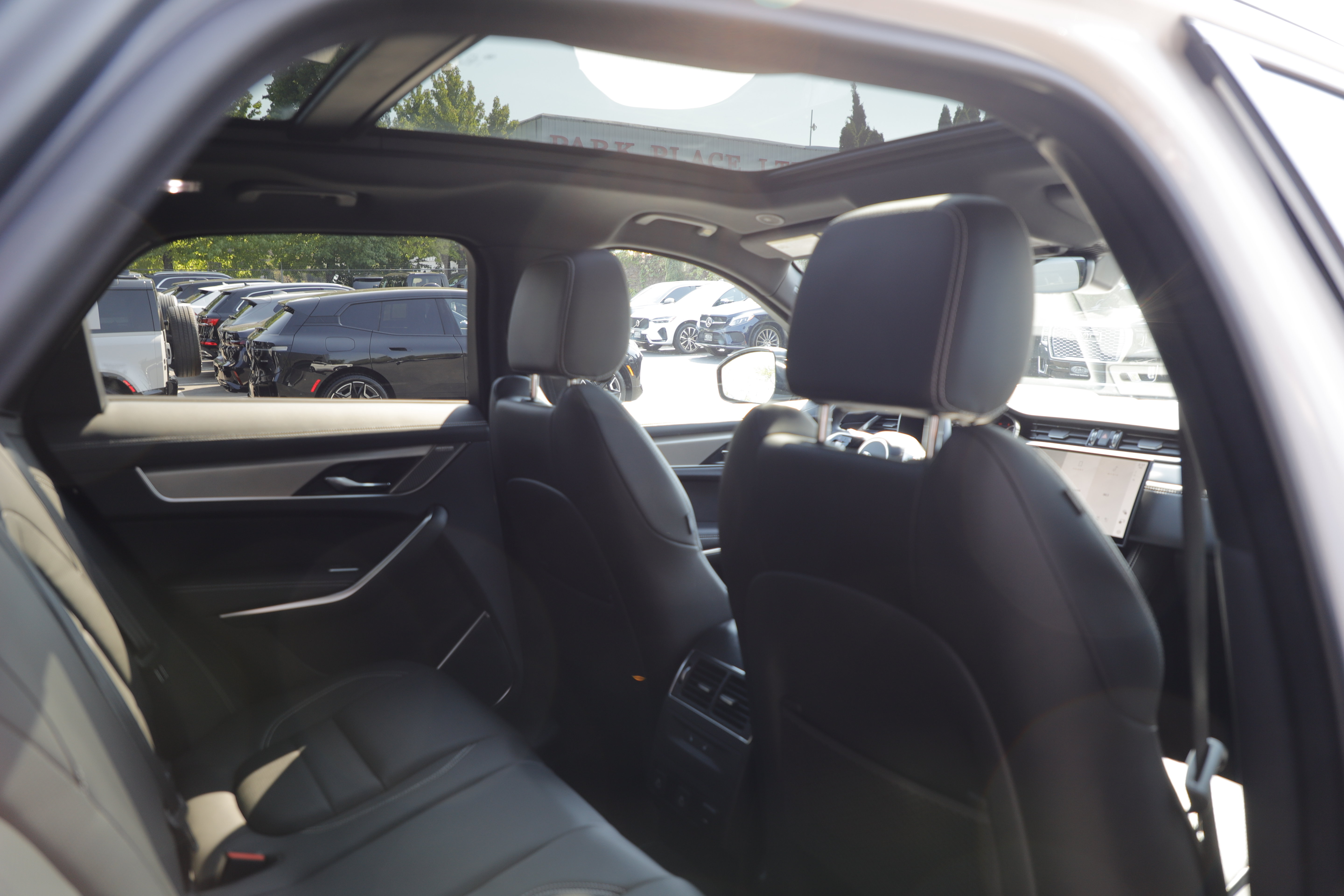 Certified 2025 Jaguar F-PACE R-Dynamic S AWD/4WD image 11