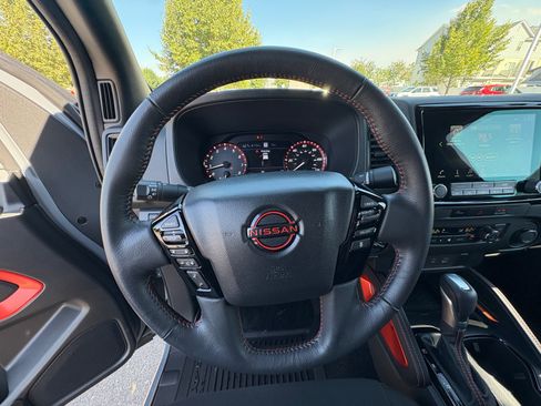 Used 2024 Nissan Frontier PRO-4X w/ Technology Package AWD/4WD image 9