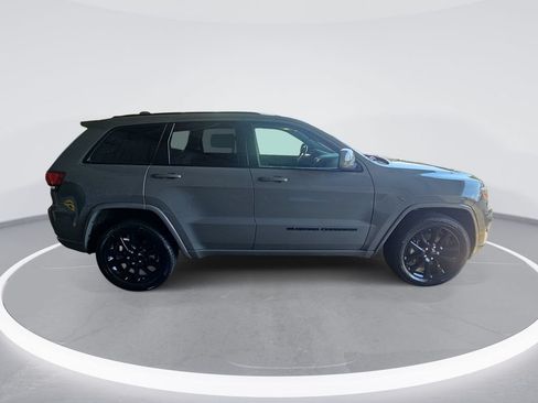 Used 2022 Jeep Grand Cherokee Laredo X AWD/4WD image 4
