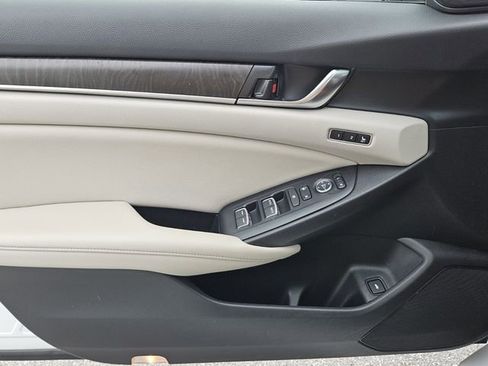 Used 2022 Honda Accord Touring image 16