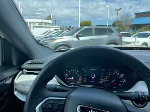 Used 2025 Jeep Compass Limited AWD/4WD image 35