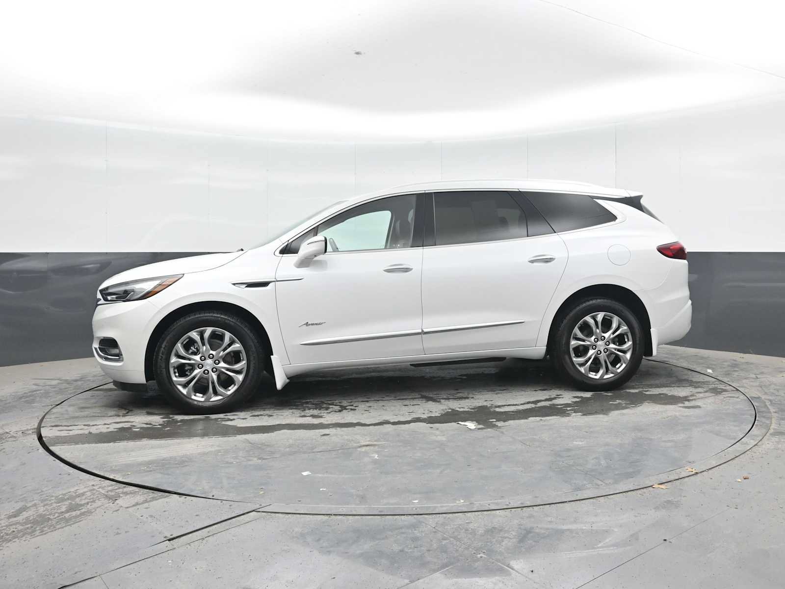 Used 2021 Buick Enclave Avenir w/ Avenir Technology Package AWD/4WD image 4