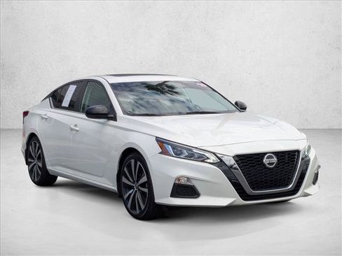 Used 2019 Nissan Altima 2.5 SR w/ SR Premium Package FWD image 3
