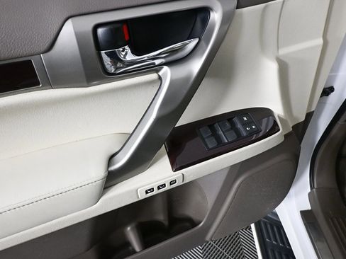 Used 2017 Lexus GX 460 image 23