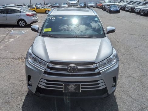 Used 2018 Toyota Highlander XLE AWD/4WD image 3