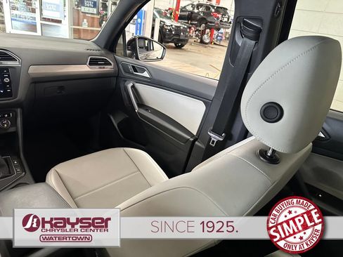 Used 2020 Volkswagen Tiguan SE R-Line AWD/4WD image 14