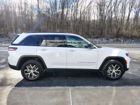 Certified 2024 Jeep Grand Cherokee Limited image 6