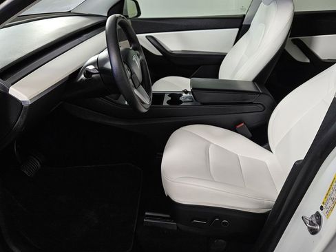 Used 2022 Tesla Model Y Long Range AWD/4WD image 17