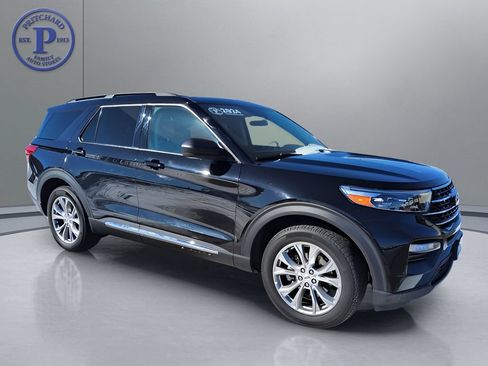 Used 2024 Ford Explorer XLT w/ Equipment Group 202A AWD/4WD image 1