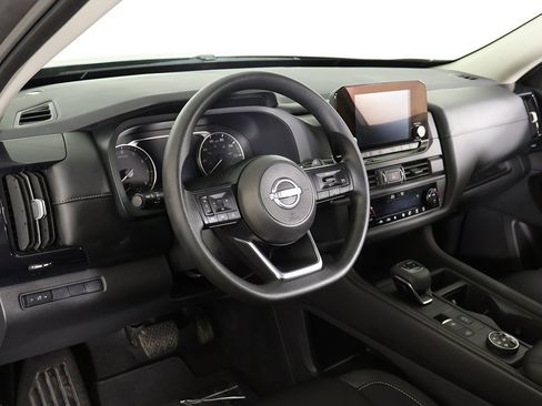 Used 2024 Nissan Pathfinder S image 24