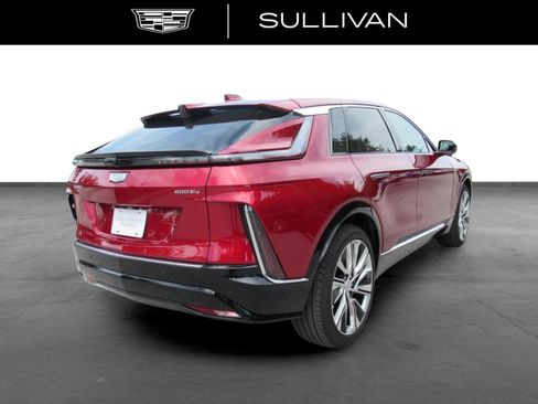 Certified 2025 Cadillac Lyriq Luxury AWD/4WD image 8