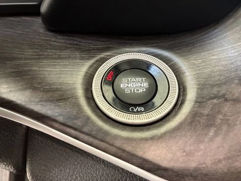 Used 2022 Jeep Grand Cherokee L Limited image 24