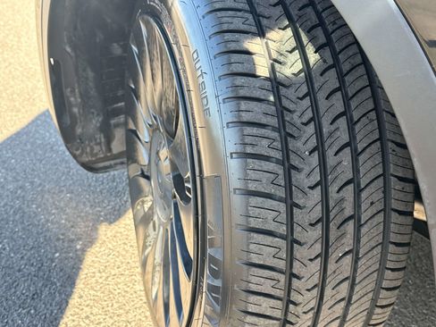 Used 2021 Tesla Model Y Long Range image 8