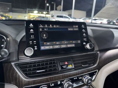Used 2018 Honda Accord EX image 33
