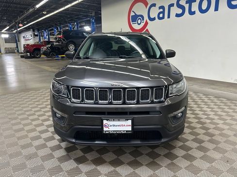 Used 2018 Jeep Compass Latitude w/ Cold Weather Group AWD/4WD image 4