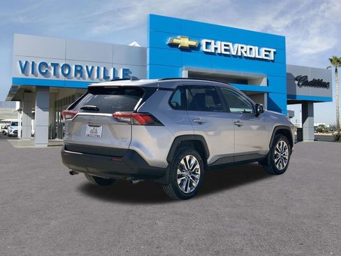 Used 2021 Toyota RAV4 XLE Premium image 4