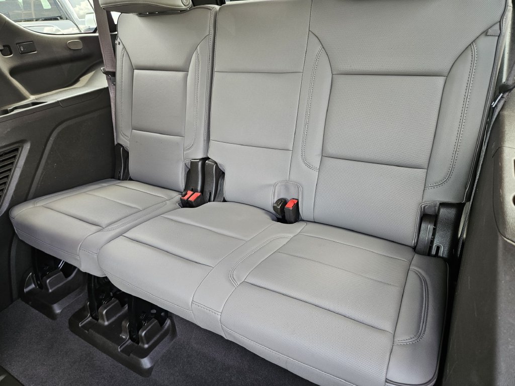 Used 2023 GMC Yukon SLT w/ SLT Premium Package AWD/4WD image 16