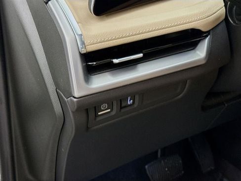 Used 2024 Cadillac XT4 Luxury w/ Cold Weather Package image 11