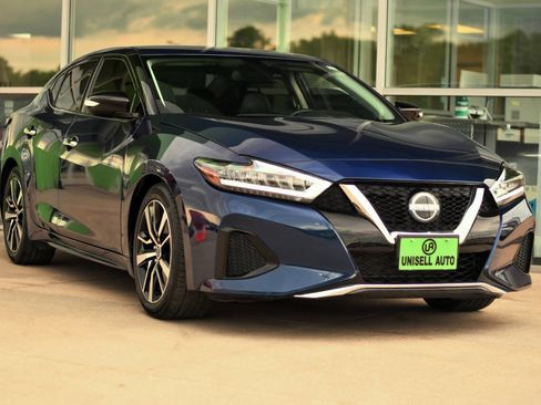 Used 2023 Nissan Maxima SV w/ Floor Mat Group FWD image 2