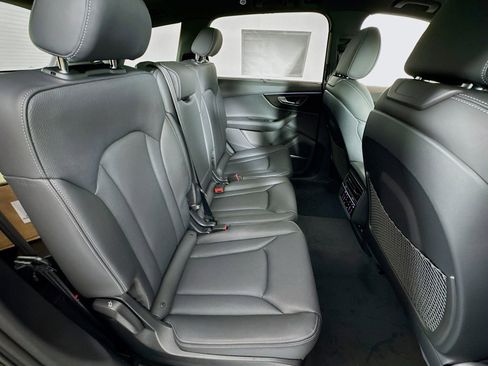 New 2025 Audi Q7 3.0T Prestige image 25