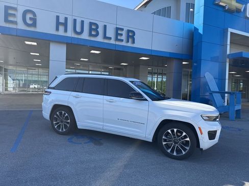 Used 2024 Jeep Grand Cherokee Overland w/ Luxury Tech Group IV AWD/4WD image 34