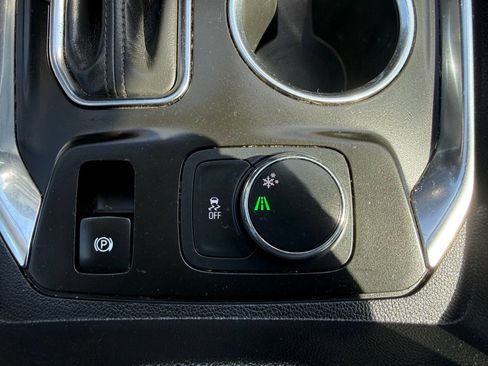 Certified 2020 Chevrolet Traverse LS FWD image 23