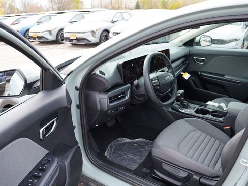 New 2025 Kia K4 EX image 10