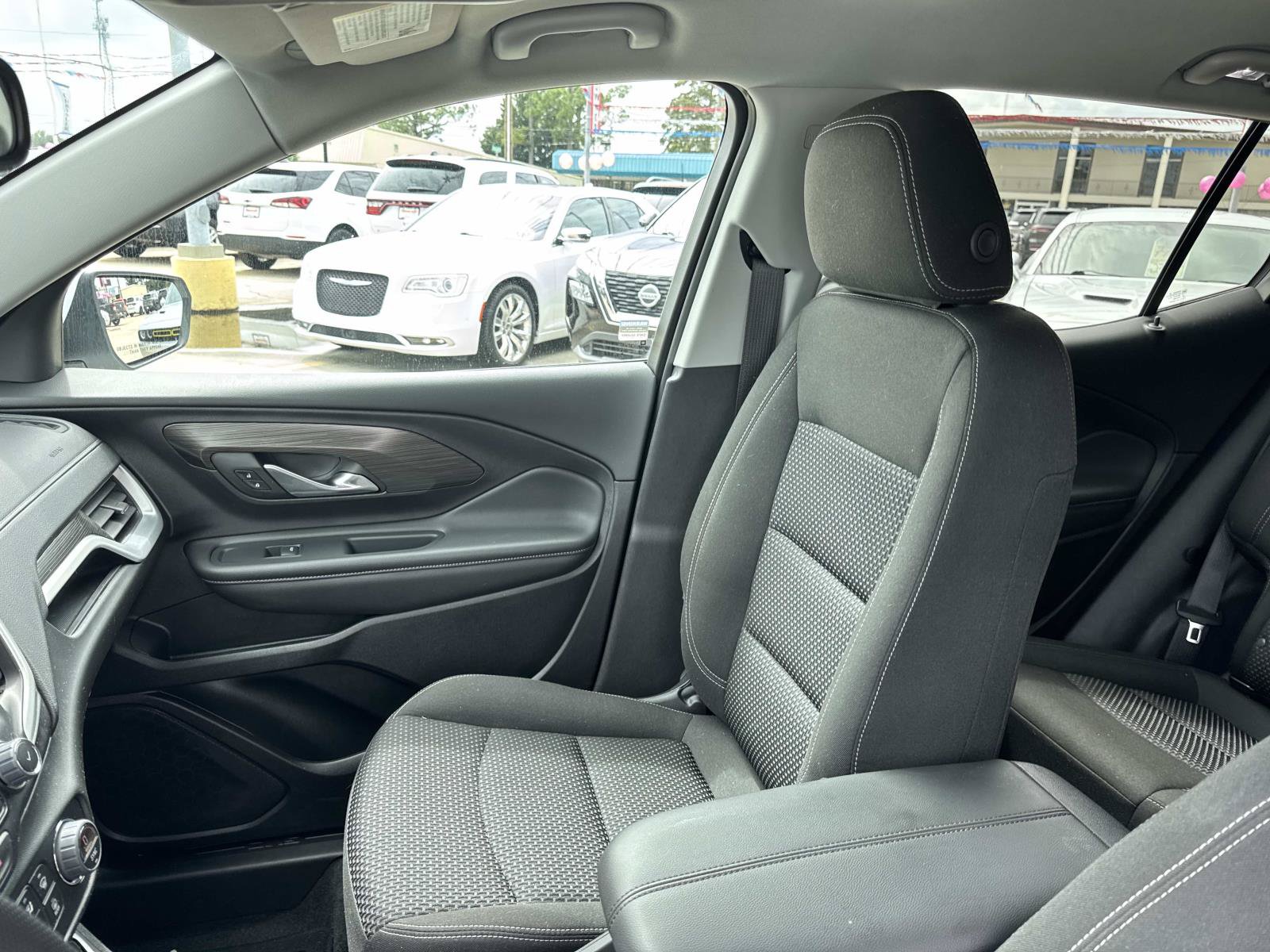 Used 2024 GMC Terrain SLE w/ Driver Convenience Package FWD image 15