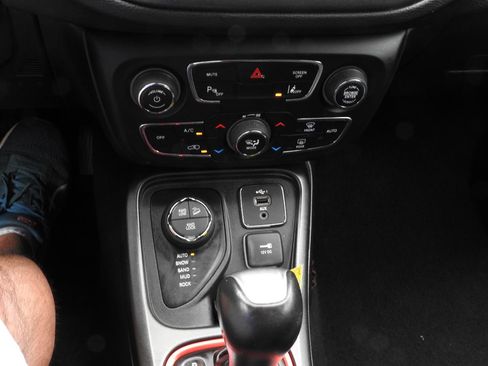 Used 2021 Jeep Compass Trailhawk AWD/4WD image 12