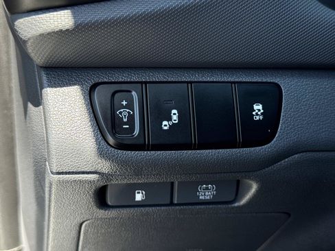 Used 2017 Hyundai Ioniq SEL FWD image 19