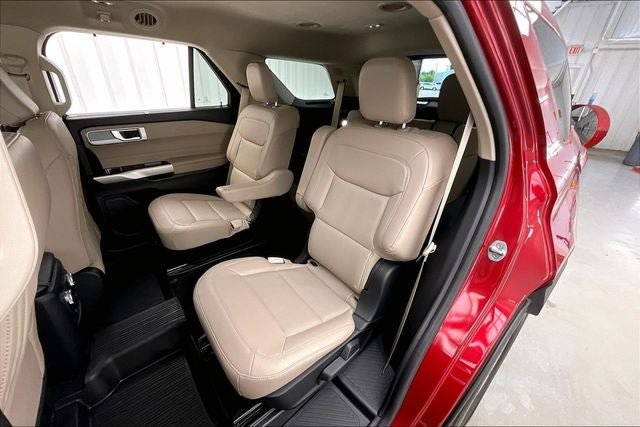 Used 2022 Ford Explorer Limited w/ Equipment Group 301A AWD/4WD image 19