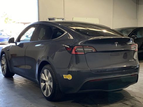 Used 2021 Tesla Model Y Long Range image 2