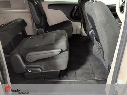 Used 2016 Dodge Grand Caravan SXT FWD image 36