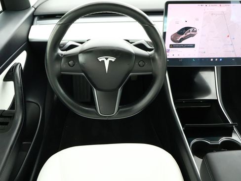 Used 2018 Tesla Model 3 Long Range image 9