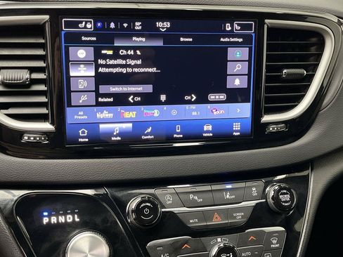 Used 2025 Chrysler Pacifica Select FWD image 17