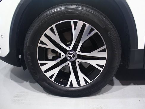 Used 2025 Mercedes-Benz GLA 250 4MATIC image 15