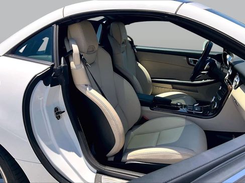 Used 2019 Mercedes-Benz SLC 300 image 9