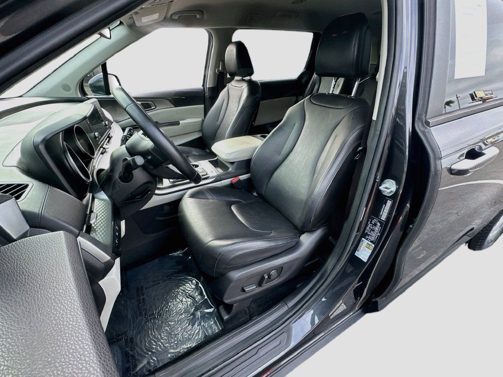Used 2023 Kia Carnival LX FWD image 20