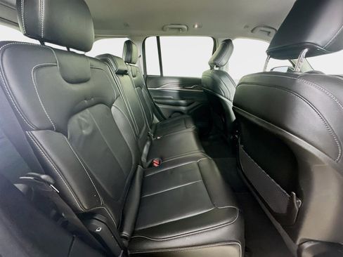 Used 2023 Jeep Grand Cherokee Limited image 35