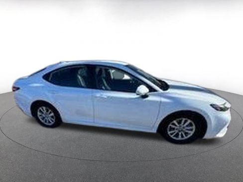 Used 2025 Toyota Camry LE image 7