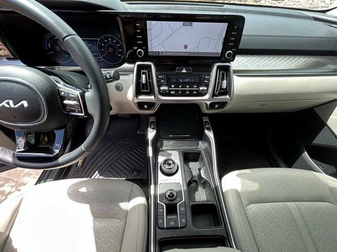 Used 2024 Kia Sorento EX w/ Panoramic Sunroof Package AWD/4WD image 18