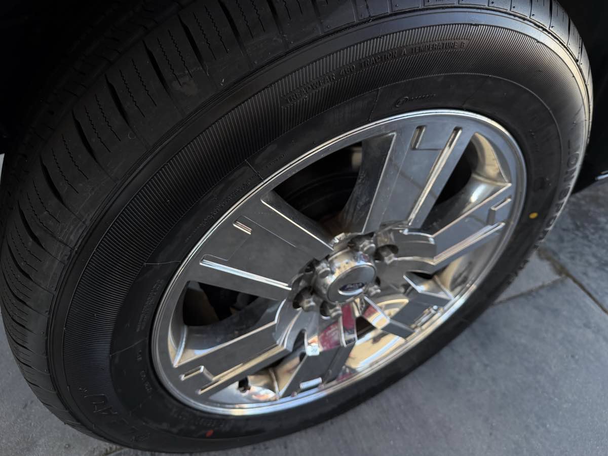 Used 2010 Ford Expedition EL Limited RWD image 33