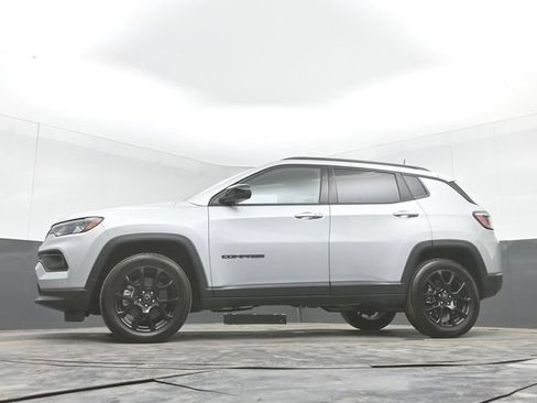 Used 2025 Jeep Compass Latitude w/ Altitude Special Edition AWD/4WD image 44