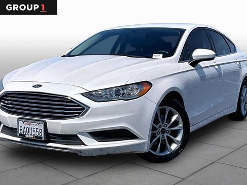 Used 2017 Ford Fusion SE w/ Fusion SE Technology Package FWD image 1