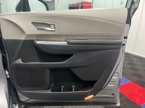 Used 2024 Toyota Sienna XLE FWD image 20