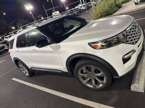 Used 2020 Ford Explorer Platinum w/ Premium Technology Package AWD/4WD image 2