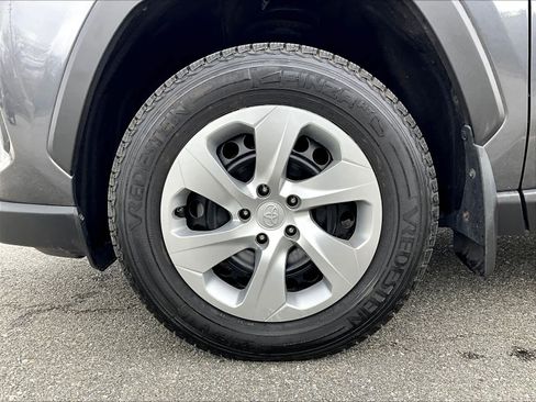 Used 2023 Toyota RAV4 LE AWD/4WD image 7